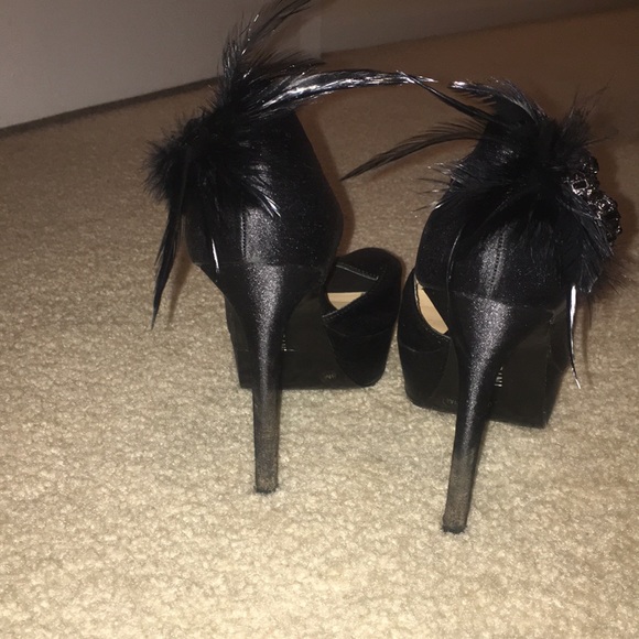 Feather Dress Pumps - Picture 4 of 6